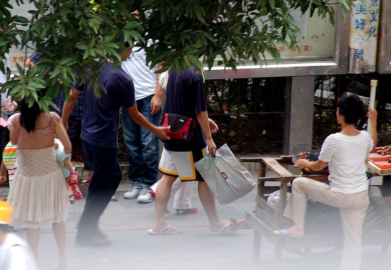 被抓现行的小偷.jpg