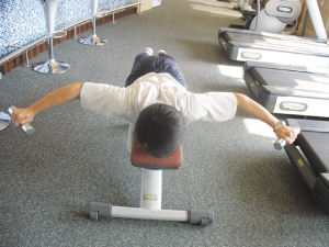 平板俯卧飞鸟.jpg