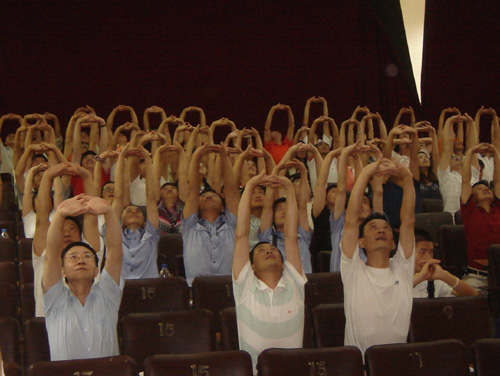 伸懒腰.jpg