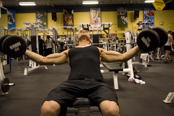 Chest-Workout-dumbbell-flyes-1.jpg