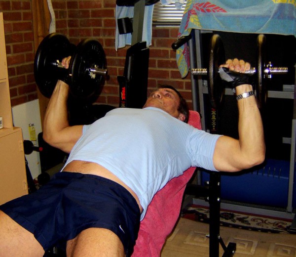 Chest-Workout-dumbbell-flyes-4-600x520.jpg