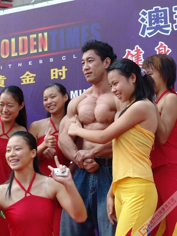 自古美女爱肌肉.jpg
