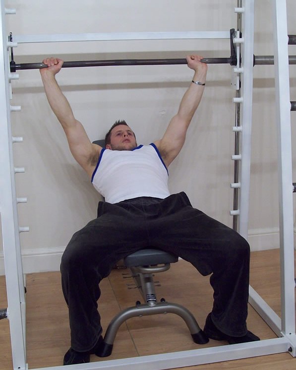 straight_smith_machine_incline_bench_press_starting.jpg