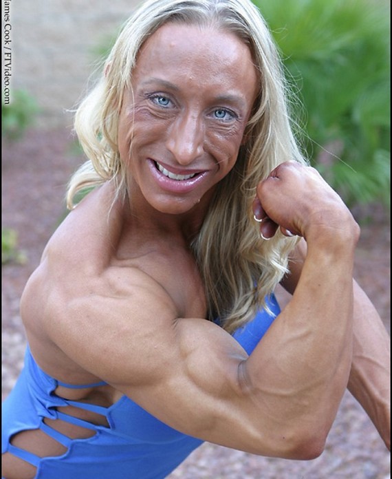 weird-female-bodybuilder08.jpg