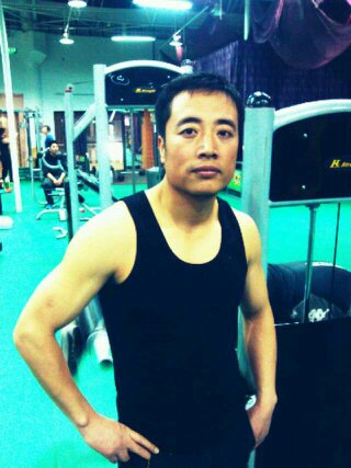 13年1月12日拍的。。。。不长肌肉，小肚子还减不下去，纠结中。。。。