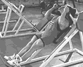 斜架负重蹲起.gif