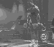 哑铃剪蹲.gif
