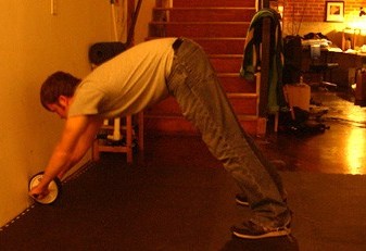 AbWheelStandingWall.jpg