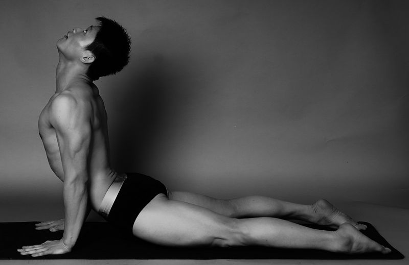 男人练瑜伽越练越性福.jpg